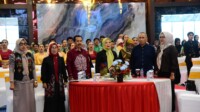Wakil Gubernur Idah Syahidah Rusli Habibie, Plt Asisten II Setda Provinsi Gorontalo Jamal Nganro, Kepala Dinas Pendidikan dan Kebudayaan Rusli Nusi saat menghadiri Pagelaran dan Pementasan Hasil Karya GSMS yang berlangsung meriah di Ballroom Azalea Gorontalo, Sabtu (1/11/2025). (Foto : Diskominfotik Provinsi Gorontalo)