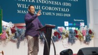 Gubernur Gorontalo Gusnar Ismail saat memberikan sambutan pada pelantikan pengurus ikatan dokter indonesia (IDI) wilayah gorontalo periode 2025-2028 acara ini berlangsug di azlea convention center pada minggu (2/11/2025). (Foto : Diskominfotik Provinsi Gorontalo)